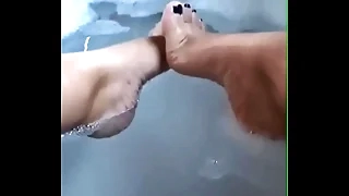 BBW Shows Feet And Fat Pussy Hither The Tub